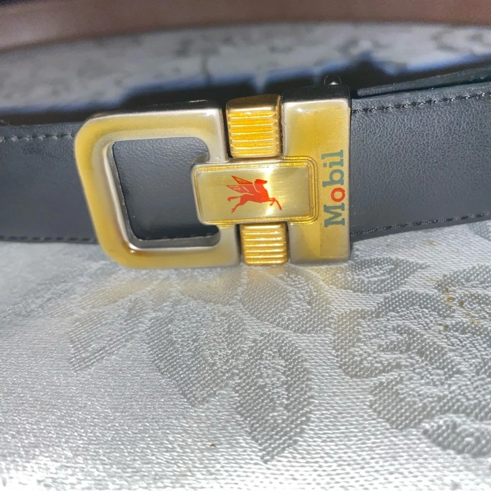 Vintage & Rare : “Mobile” logo belt with Pegasus on a buckle. - Picture 2 of 12